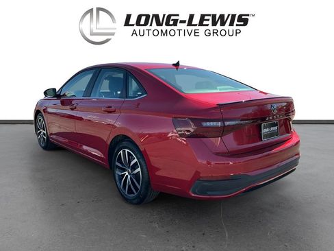 Used 2025 Volkswagen Jetta SE w/ Sunroof Package FWD image 4