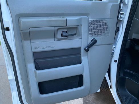 Used 2016 Ford E-350 and Econoline 350 Super Duty RWD image 36