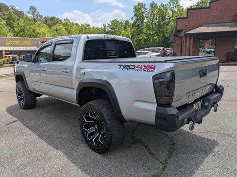 Used 2021 Toyota Tacoma TRD Off-Road w/ Technology Package AWD/4WD image 7