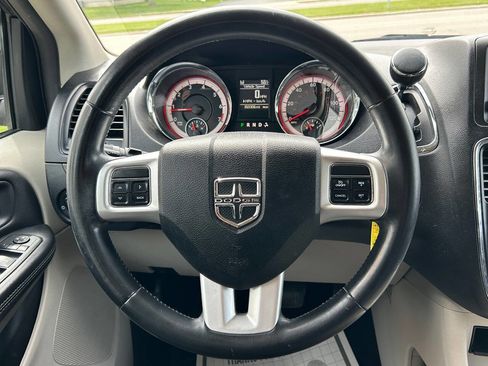Used 2016 Dodge Grand Caravan SXT w/ Rear Park Assist Package FWD image 20