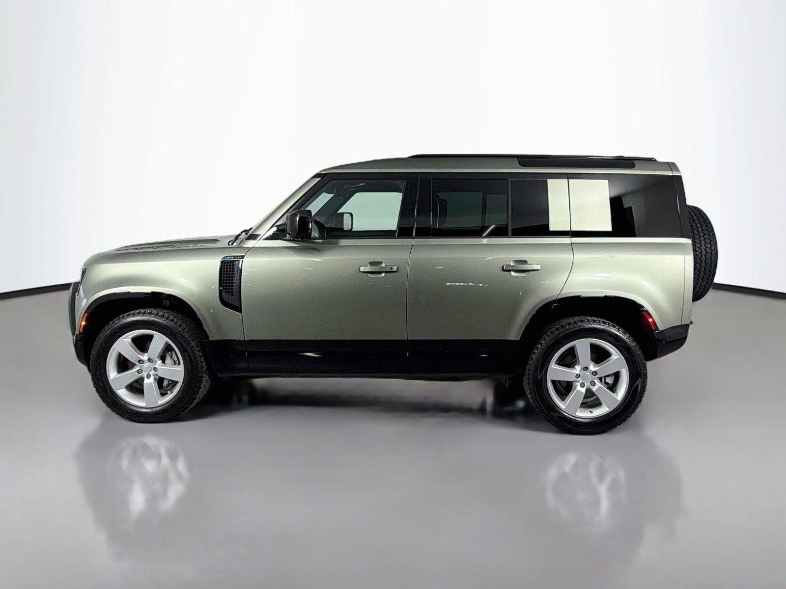 Certified 2025 Land Rover Defender 110 X-Dynamic SE AWD/4WD image 8