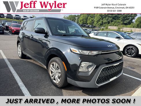 Used 2022 Kia Soul LX FWD image 1