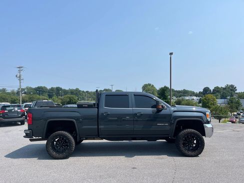 Used 2018 GMC Sierra 2500 SLE w/ HD SLE Preferred Plus Package AWD/4WD image 2