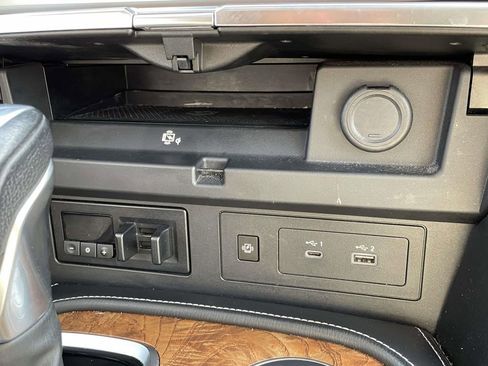 Used 2023 Nissan Armada SL w/ Captain's Chairs Package image 25