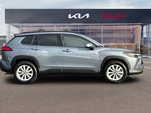 Used 2022 Toyota Corolla Cross LE image 3