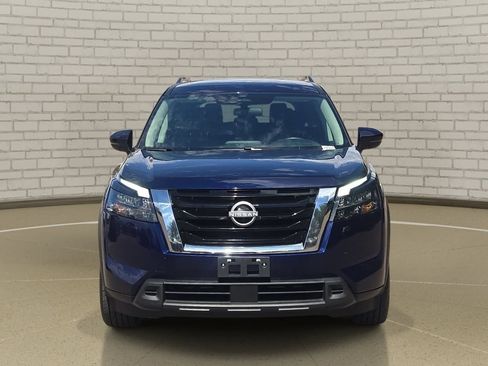 Used 2025 Nissan Pathfinder SV FWD image 2