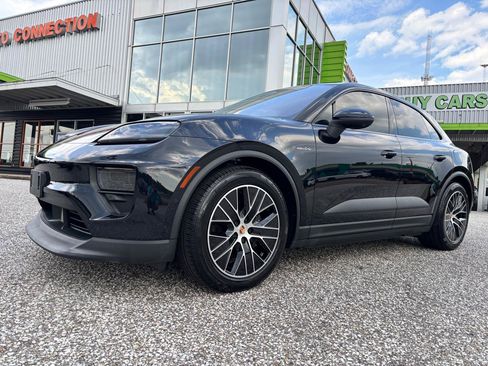 Used 2025 Porsche Macan 4 Electric AWD/4WD image 3