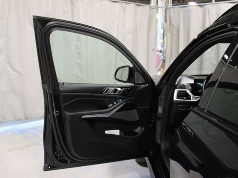 Used 2024 BMW X7 xDrive40i w/ M Sport Package AWD/4WD image 28