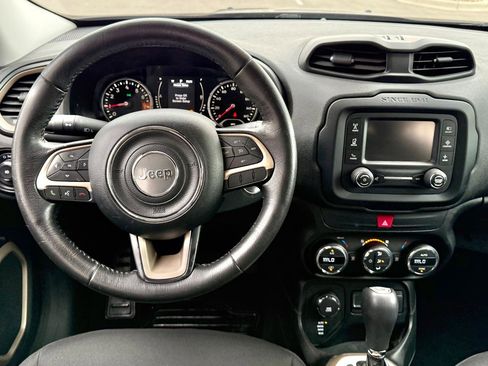 Used 2016 Jeep Renegade Latitude w/ Popular Equipment Group AWD/4WD image 10