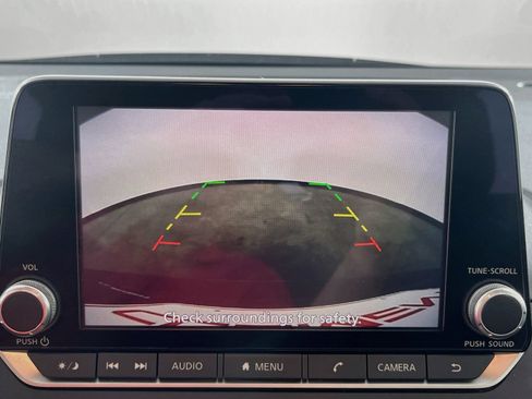 Used 2025 Nissan Altima 2.5 SV FWD image 15