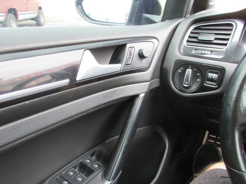 Used 2015 Volkswagen Golf 4-Door FWD image 36