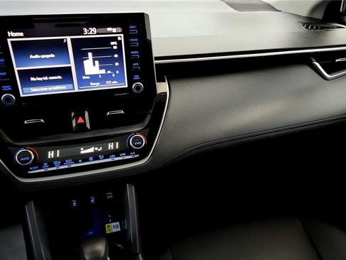 Used 2022 Toyota Corolla Cross XLE image 30