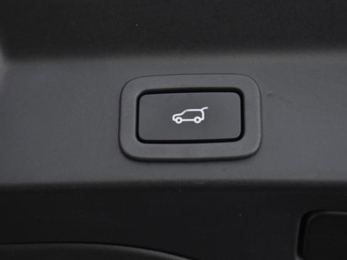 Used 2018 Jaguar F-PACE R-Sport image 53