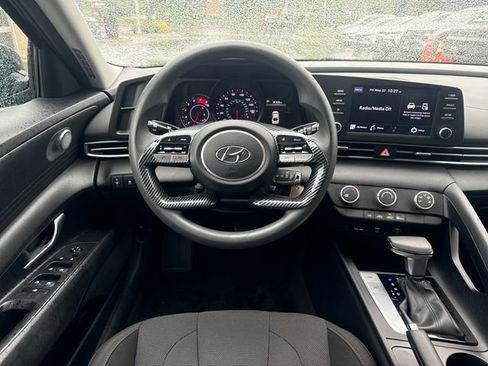Certified 2022 Hyundai Elantra SE FWD image 13