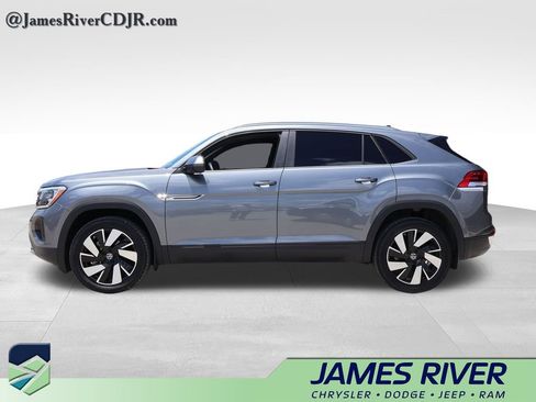 Used 2024 Volkswagen Atlas Cross Sport SE FWD image 2