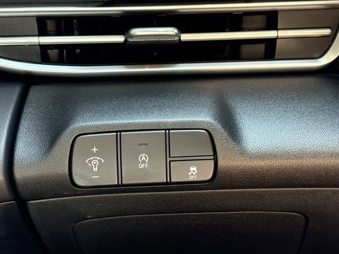 Certified 2024 Hyundai Elantra SE image 18