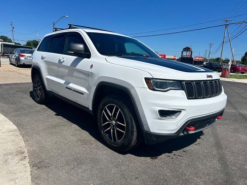 Used 2017 Jeep Grand Cherokee Trailhawk w/ Trailhawk Luxury Group AWD/4WD image 3