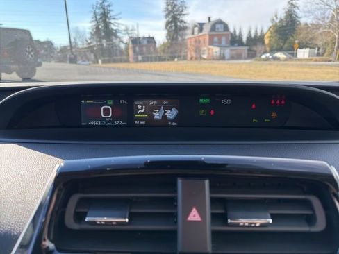 Used 2022 Toyota Prius XLE image 21