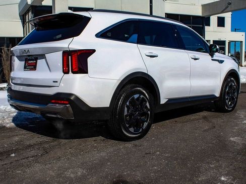 Used 2024 Kia Sorento S image 6
