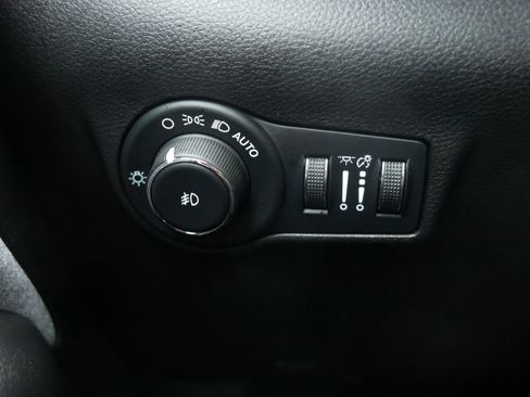 Used 2022 Jeep Compass Latitude image 23