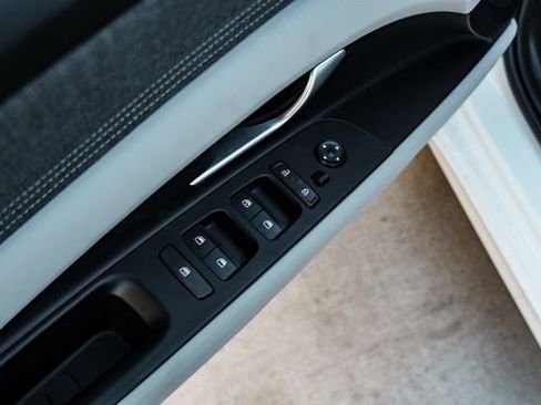 New 2026 Hyundai Elantra Limited image 18