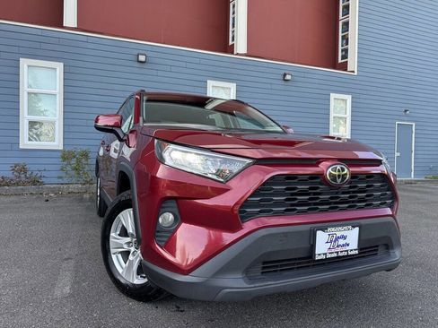 Used 2021 Toyota RAV4 XLE w/ Convenience Package image 1