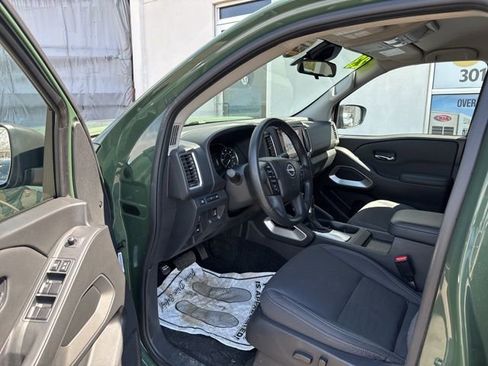 Used 2023 Nissan Frontier SV w/ SV Convenience Package AWD/4WD image 8