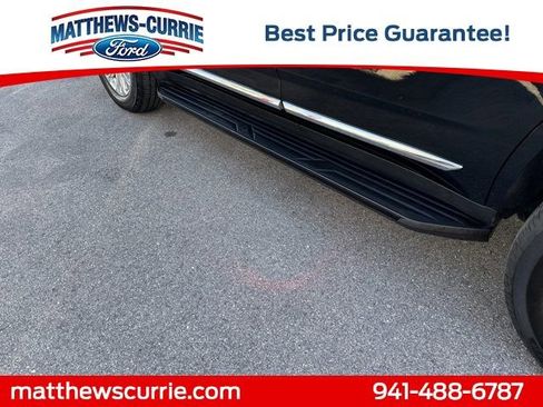 Used 2022 GMC Yukon SLT w/ SLT Premium Package image 16