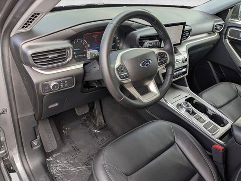 Used 2022 Ford Explorer XLT w/ Equipment Group 202A RWD image 10