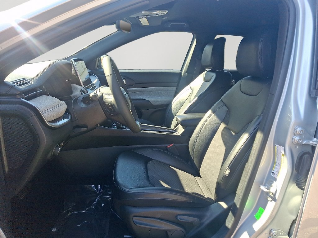 Used 2024 Jeep Compass Latitude AWD/4WD image 14