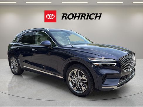 Used 2023 Genesis GV70 2.5T w/ Advanced Package AWD/4WD image 4