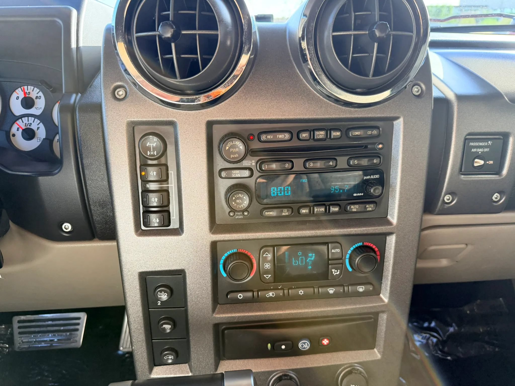 Used 2004 HUMMER H2 AWD/4WD image 14