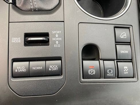 Used 2023 Toyota Highlander XLE image 40