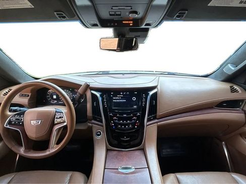 Used 2017 Cadillac Escalade Platinum RWD image 27