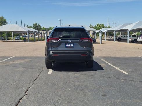 Used 2020 Toyota RAV4 XLE w/ Convenience Package AWD/4WD image 7