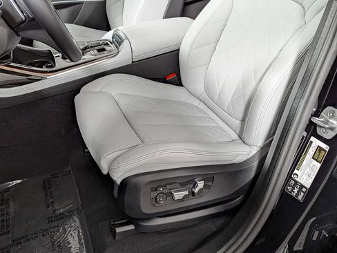 Used 2025 BMW X7 xDrive40i w/ Premium Package image 20