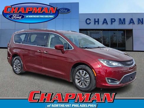 Used 2020 Chrysler Pacifica Touring-L Plus FWD image 1