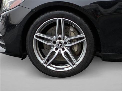 Certified 2018 Mercedes-Benz E 300 4MATIC image 9