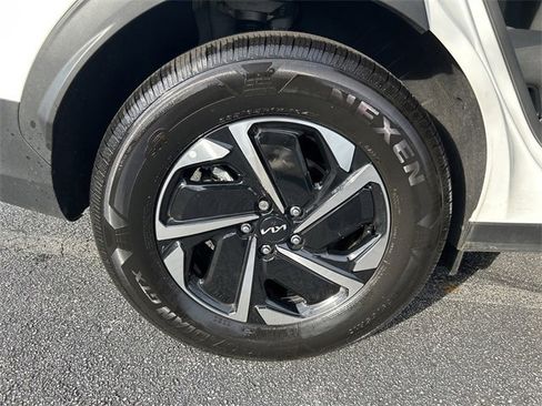 Certified 2025 Kia Sportage LX image 25