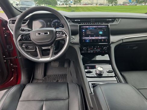 Used 2023 Jeep Grand Cherokee Overland w/ Luxury Tech Group IV AWD/4WD image 27