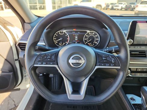 Used 2023 Nissan Altima 2.5 SV image 16