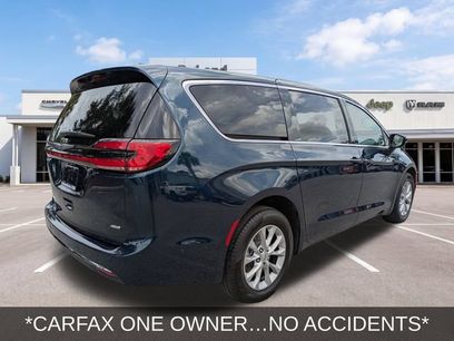 Used 2024 Chrysler Pacifica Touring-L