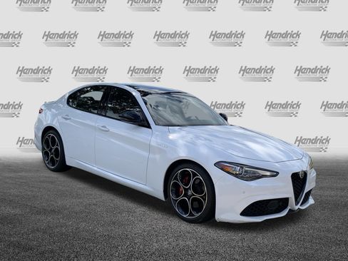 Used 2022 Alfa Romeo Giulia Veloce RWD image 2