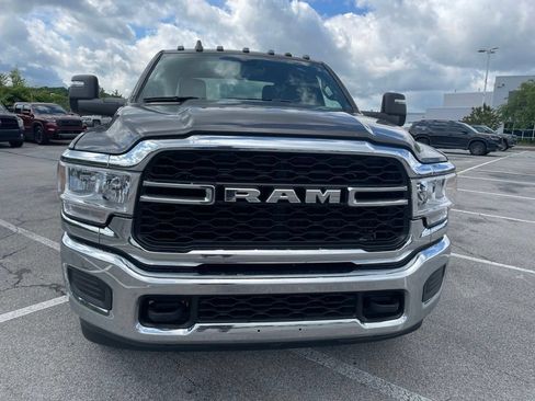 Used 2024 RAM 3500 Tradesman w/ Chrome Appearance Group AWD/4WD image 9