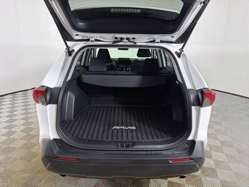 Used 2022 Toyota RAV4 LE AWD/4WD image 7