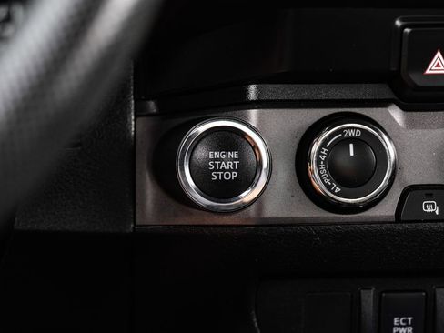 Used 2021 Toyota Tacoma TRD Off-Road AWD/4WD image 17