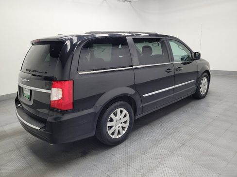 Used 2016 Chrysler Town & Country Touring image 10