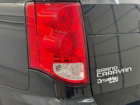 Used 2018 Dodge Grand Caravan SE FWD image 33