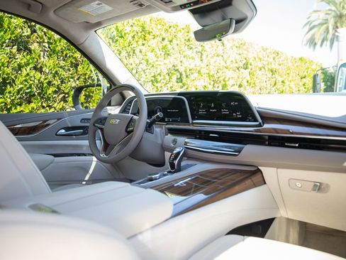 Used 2024 Cadillac Escalade Sport Platinum w/ Heavy-Duty Trailer Package AWD/4WD image 20