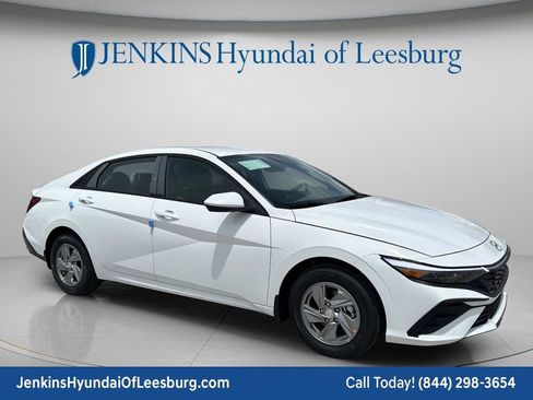 Certified 2026 Hyundai Elantra SE FWD image 1